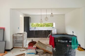 Proyecto de remodelación residencial desarrollado por Francisco Cruz Interiores en Ricaurte, Cundinamarca.