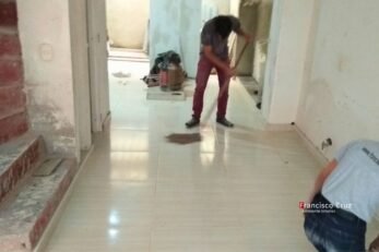 Adecuación y remodelación de espacios interiores una casa en Bogotá para mejorar funcionalidad y confort.