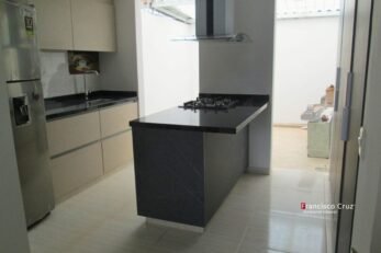 Transformación de vivienda residencial en Bogotá mediante remodelación integral y optimización de espacios.