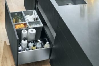 Cajón Legrabox Blum con extracción total en cocina a medida en Bogotá