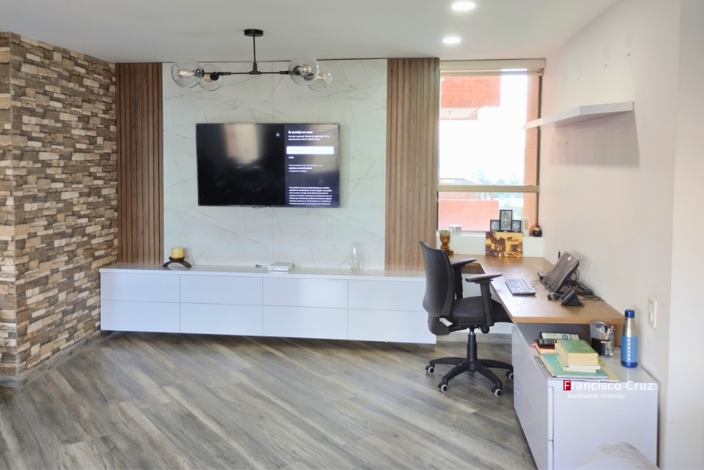 Centro de TV a medida con diseño moderno, almacenamiento oculto y organización de cables, proyecto de Francisco Cruz