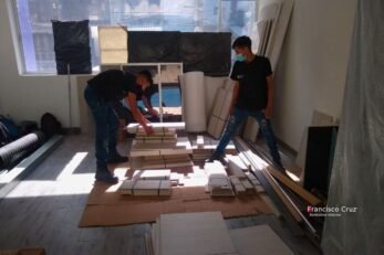Equipo de Francisco Cruz armando e instalando cocina integral de otro proveedor en Chía, Cundinamarca