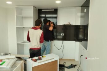Instalación de cocinas integrales en Bogotá en Barrios Unidos, Francisco Cruz y su equipo de trabajo