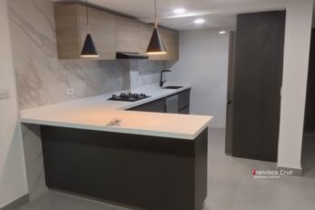 Cocina integral línea SELECT con herrajes DTC y cajones de extracción total, diseño y fabricación Francisco Cruz Interiores Bogotá