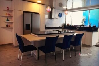 Proyecto cocina integral SELECT con acabados en poliuretano brillante y mesón en quarzone Francisco Cruz Interiores Bogotá