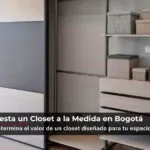 Cuánto cuesta un closet a la medida en Bogotá. Closet con puertas corredizas bicolor perfilería metálica negra y entrepaños. Francisco Cruz Interiores